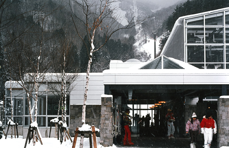 スキーセンター　ゴンドラリフト山麓駅舎 外観